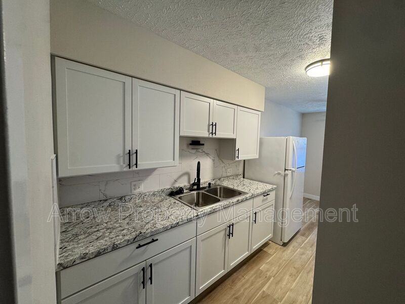 607 S 7th St - Photo 3 of 6