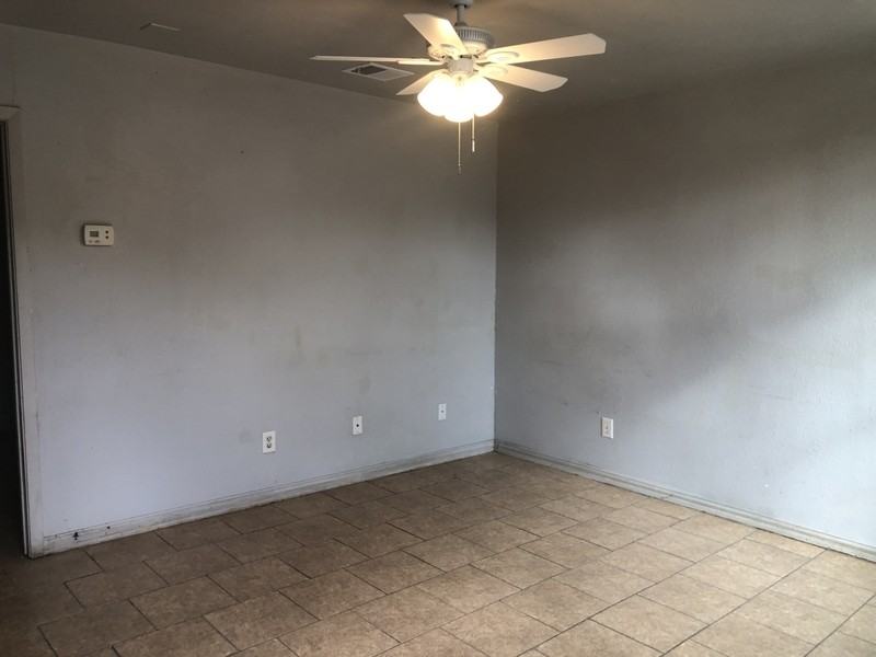 422 W Lott Ave - Photo 6 of 8