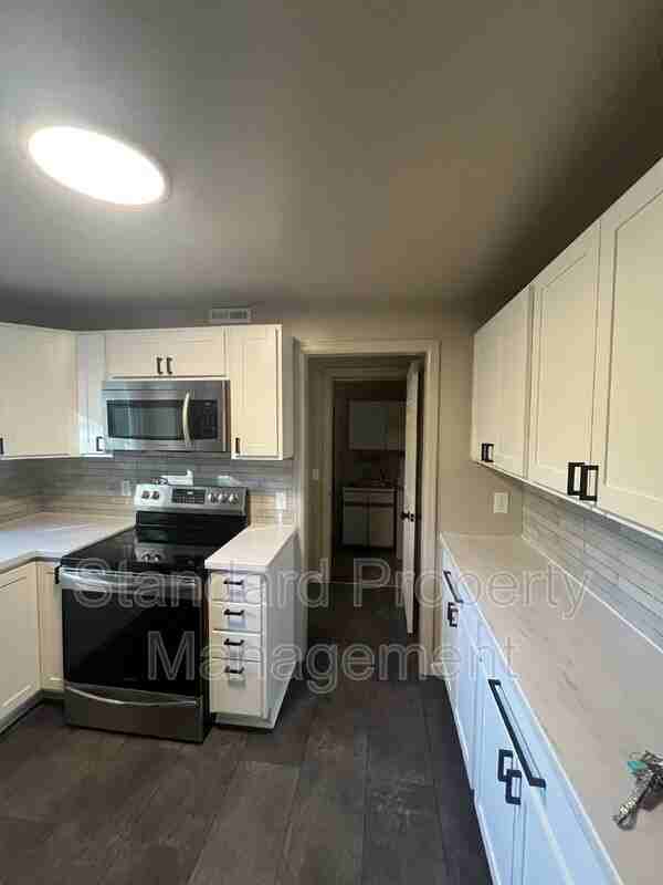 1614 Stone Rd - Photo 2 of 30