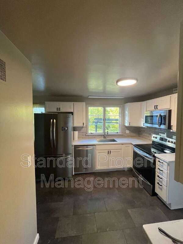 1614 Stone Rd - Photo 3 of 30