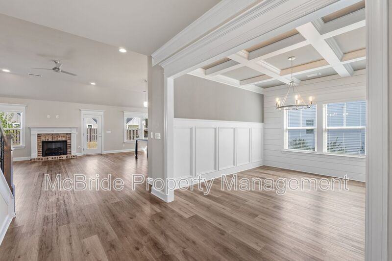 3031 Rosewood Dr - Photo 6 of 42