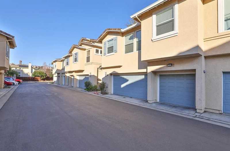 3346 City Lights Pl - Photo 5 of 24