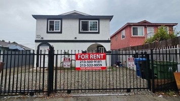 featured image of 926 E 57th St