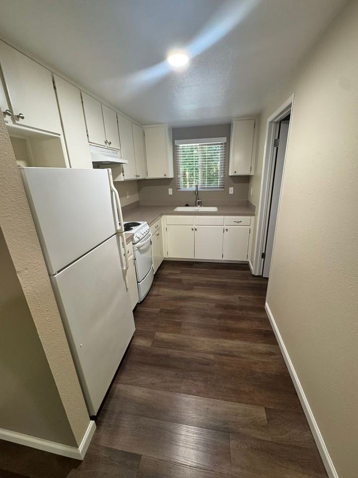 Apartments for Rent in Chico CA | Swimming Pool, Clubhouse & Covered Parking - Photo 2 of 15