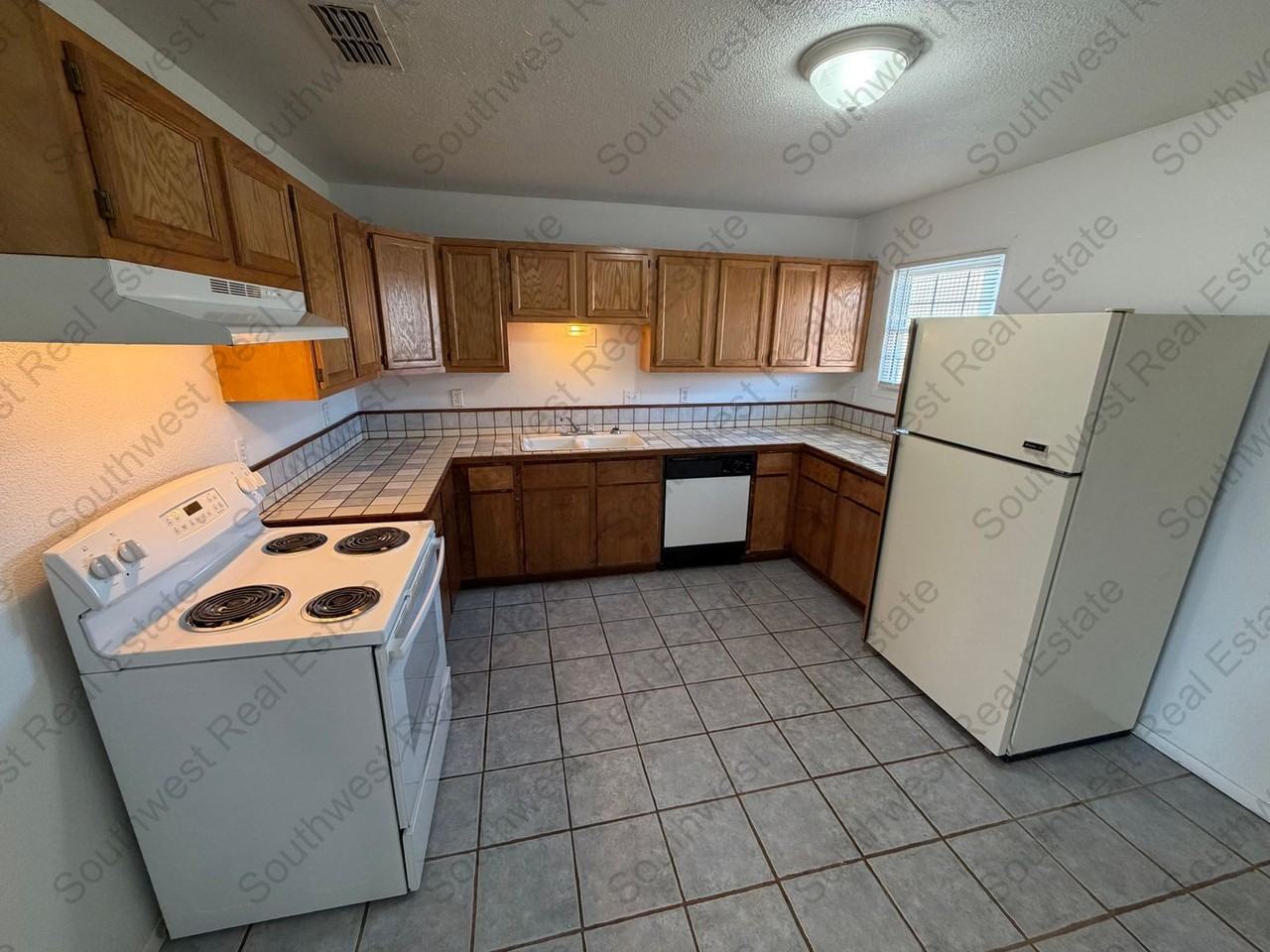 604 W 20th St - Photo 2 of 13