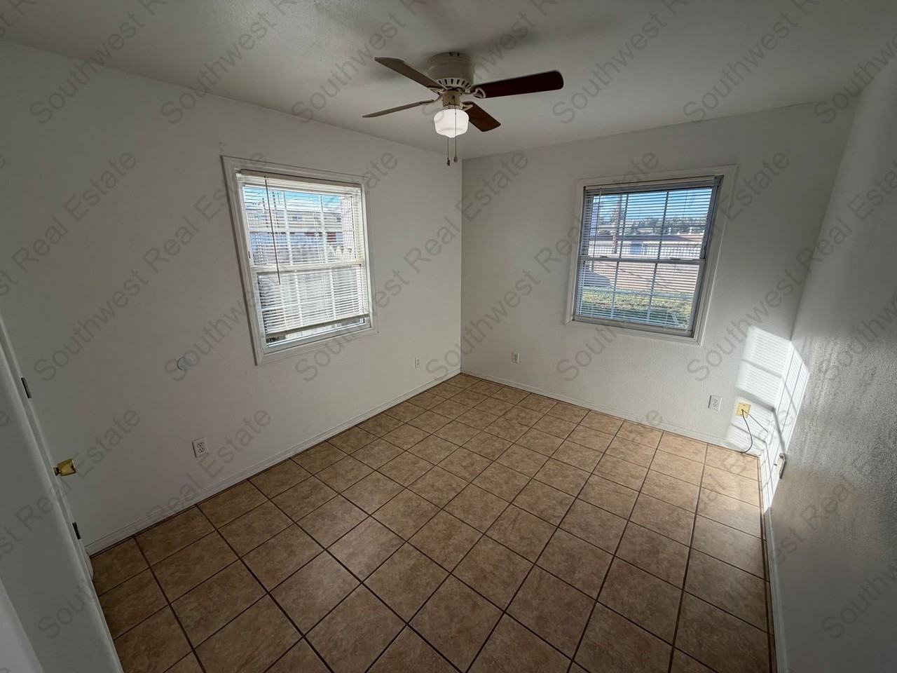 604 W 20th St - Photo 6 of 13