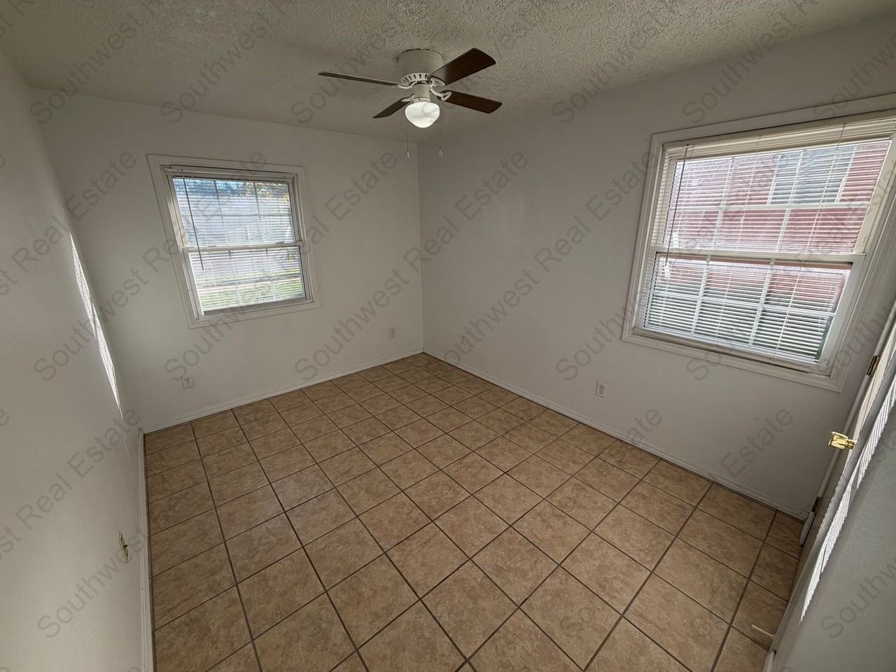 604 W 20th St - Photo 7 of 13