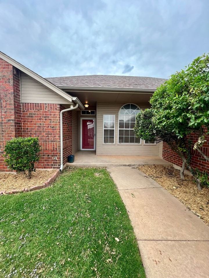 825 Glenwood Dr - Photo 2 of 27