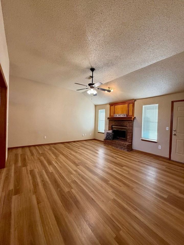 825 Glenwood Dr - Photo 5 of 27
