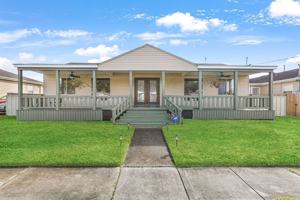 featured image of 605 Community St