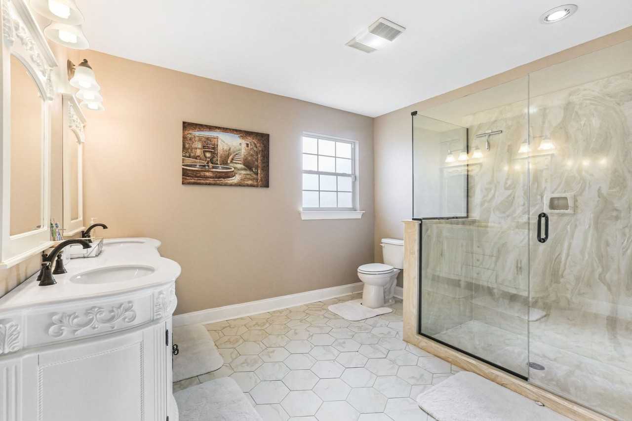 605 Community St - Photo 5 of 15