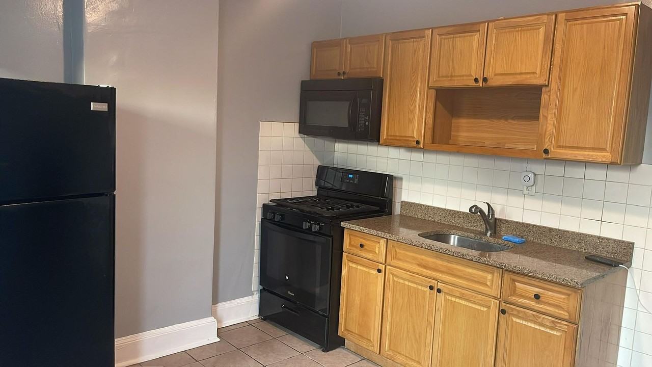 1419 Unity St - Photo 5 of 9