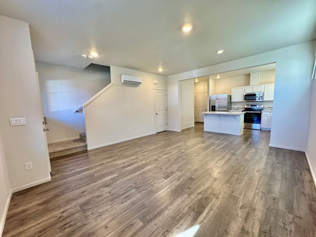 619 Ne 72nd St - Photo 5 of 36