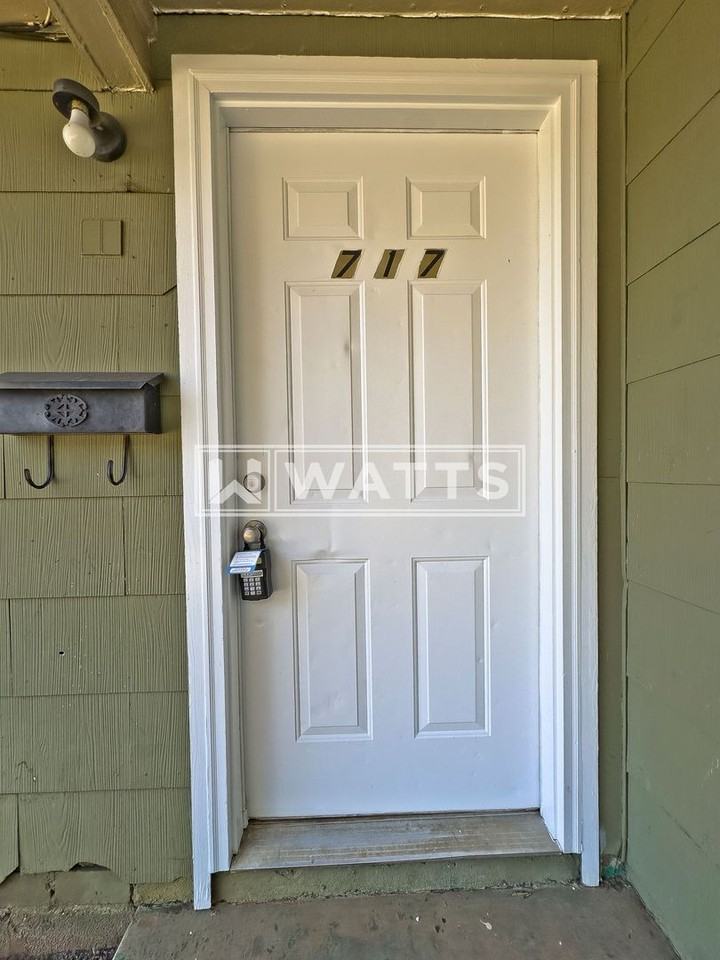 717 15th St Sw - Photo 2 of 11