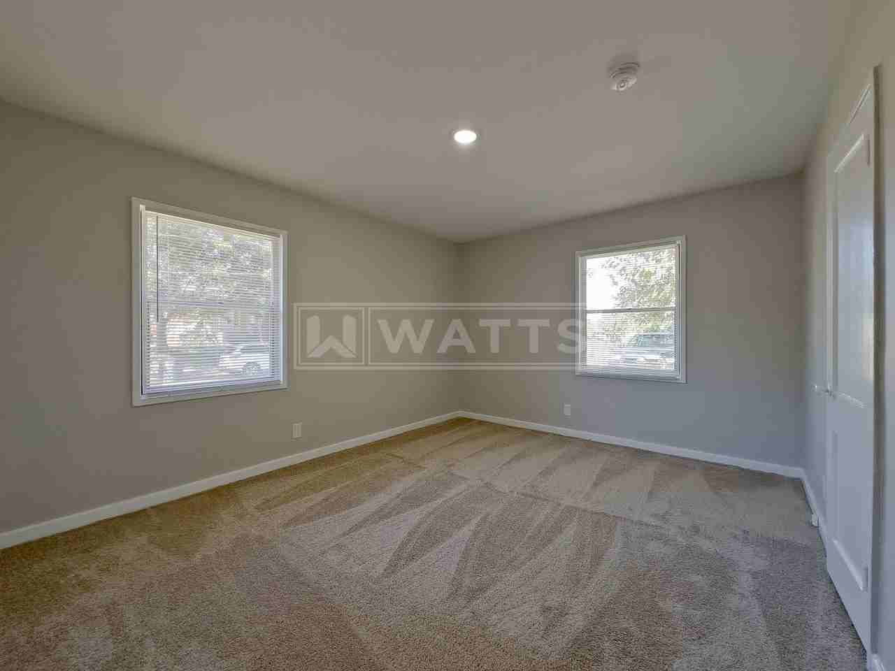 717 15th St Sw - Photo 7 of 11