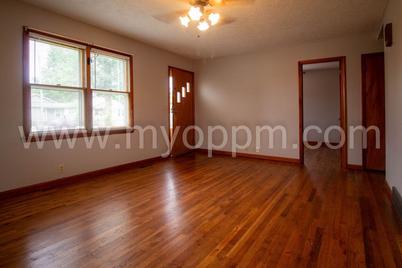 1700 Avenue G - Photo 3 of 15