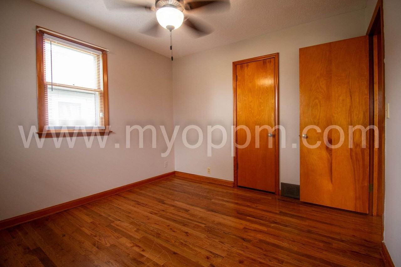1700 Avenue G - Photo 7 of 15
