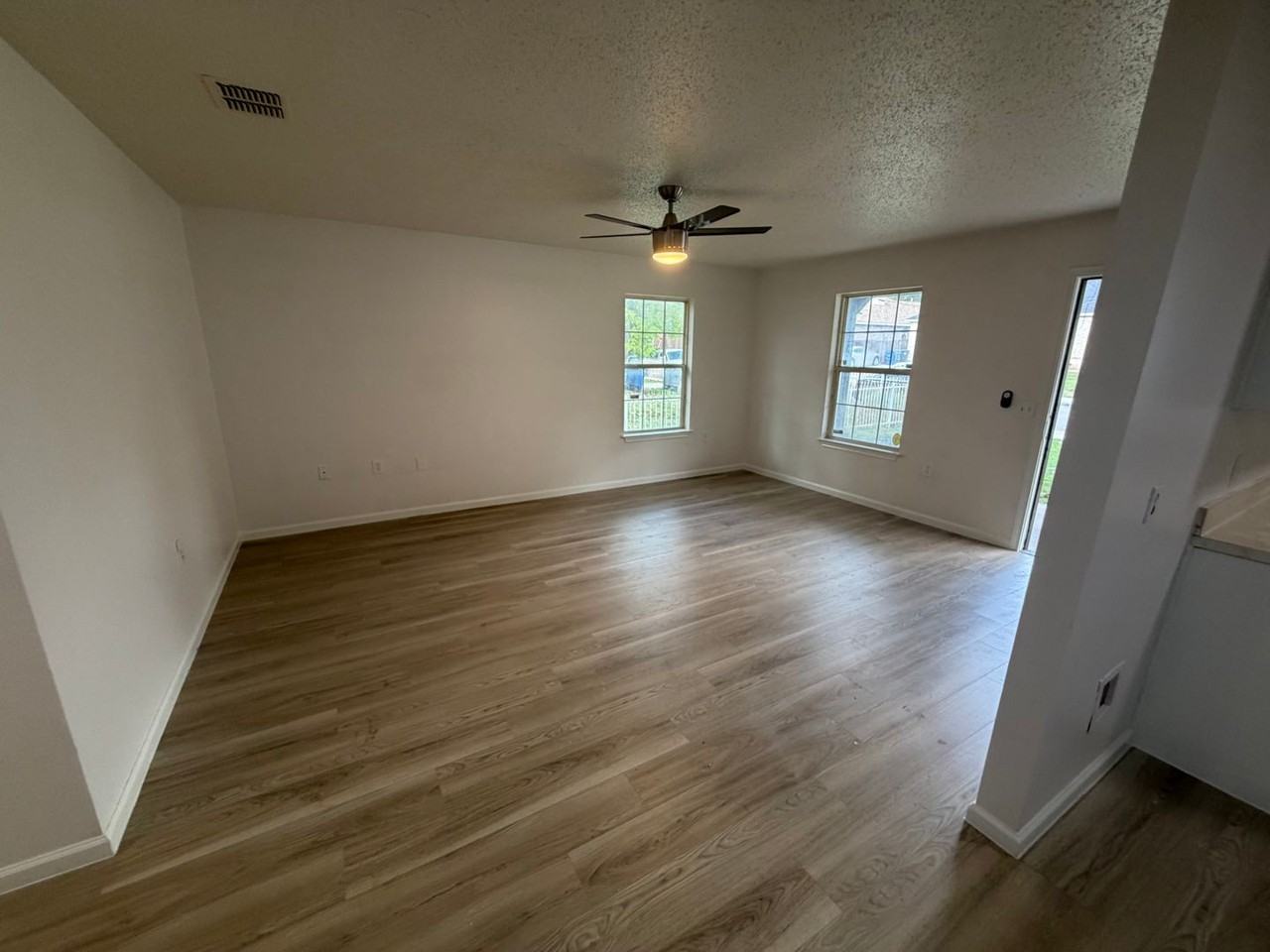 2610 Wilhurt Ave - Photo 4 of 11