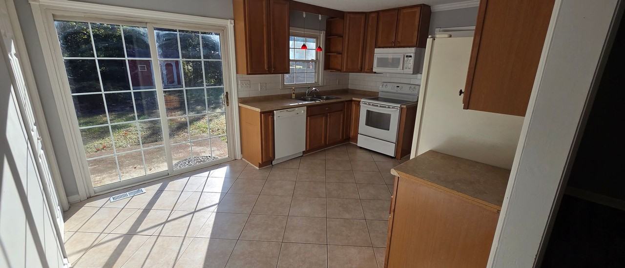 619 Green Tree Dr - Photo 4 of 24