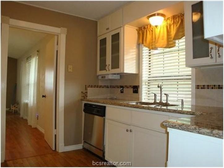 1001 Puryear Dr - Photo 5 of 13