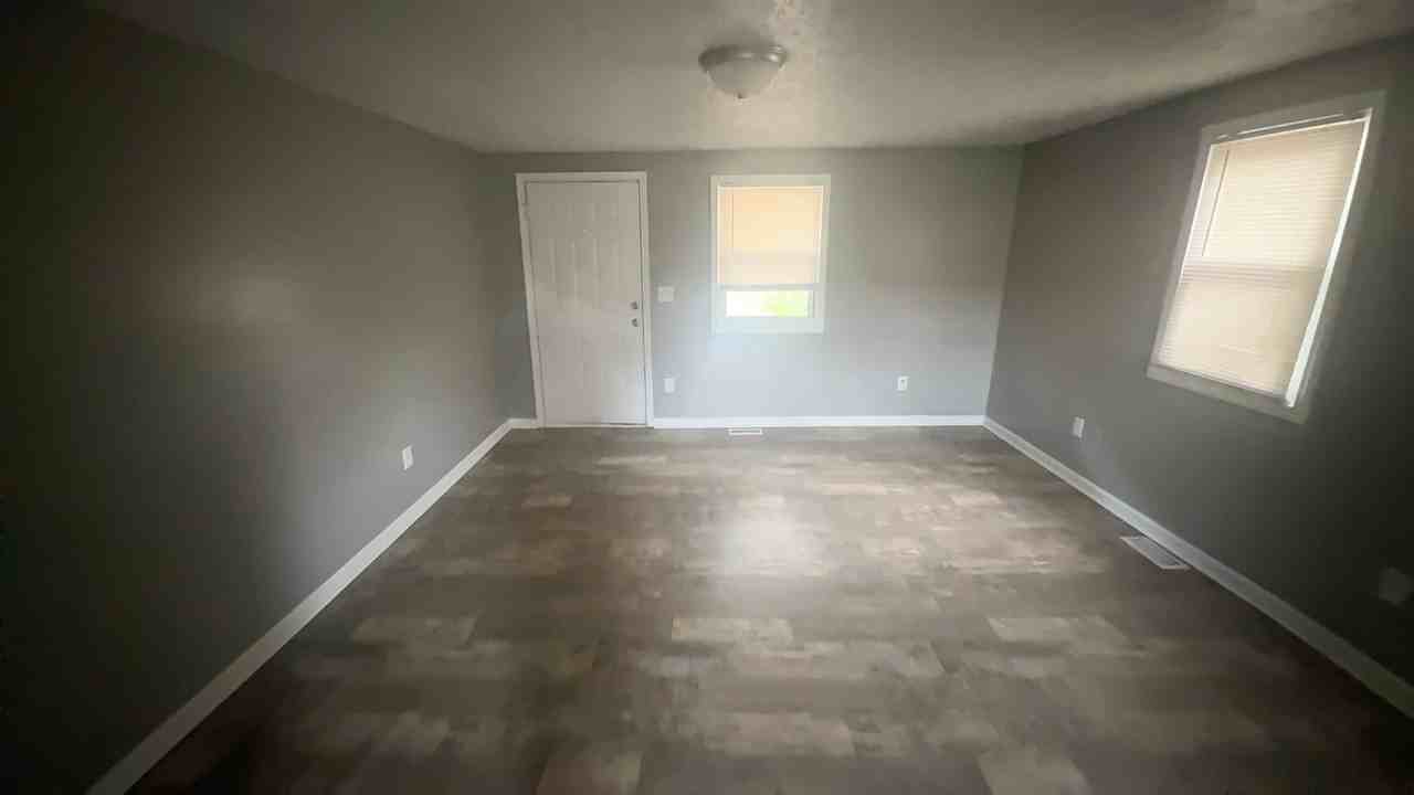 2049 N Columbia Ave - Photo 3 of 10