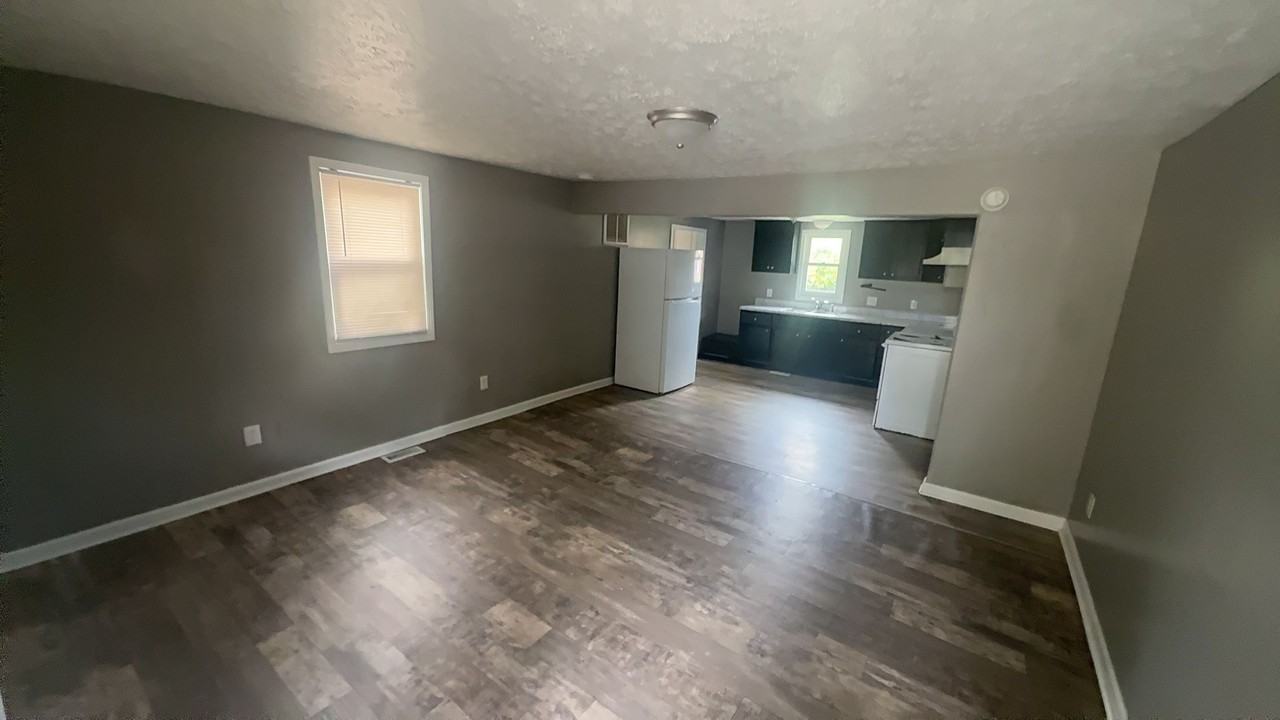 2049 N Columbia Ave - Photo 4 of 10