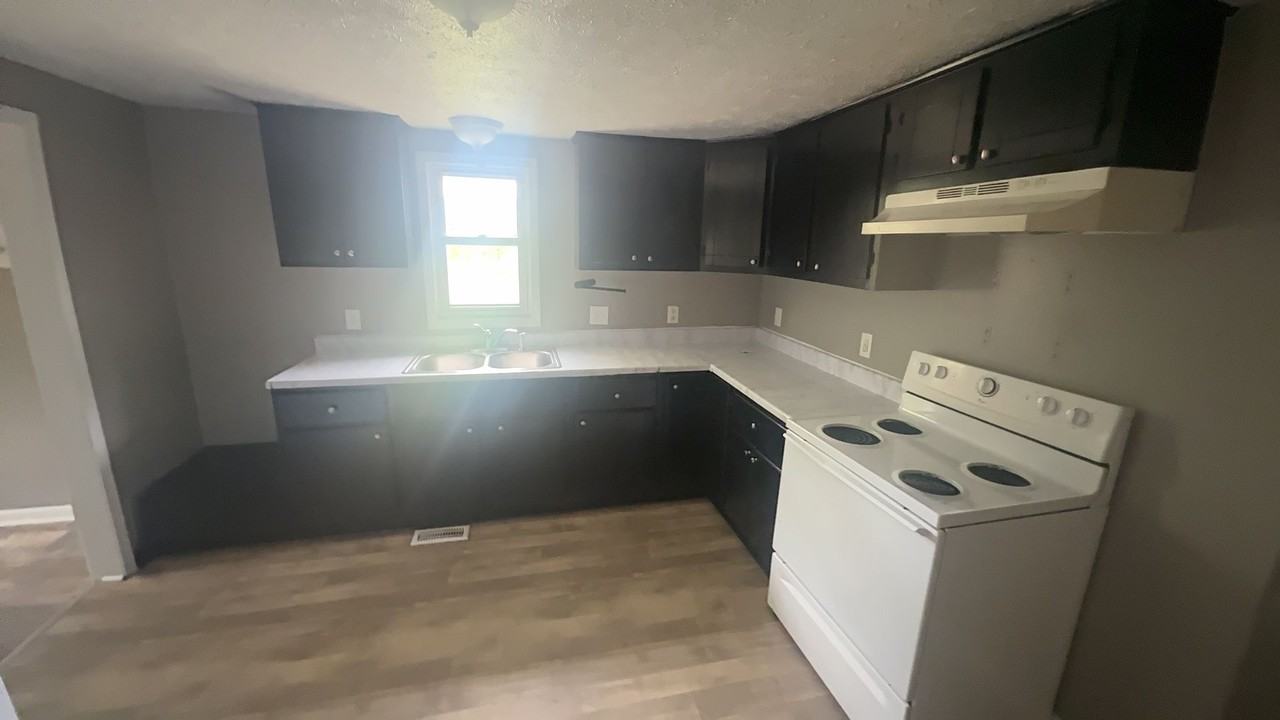 2049 N Columbia Ave - Photo 5 of 10