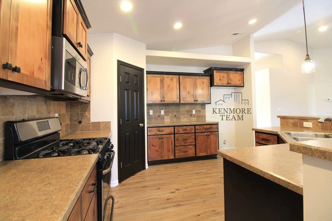544 Lakerose Loop - Photo 3 of 11