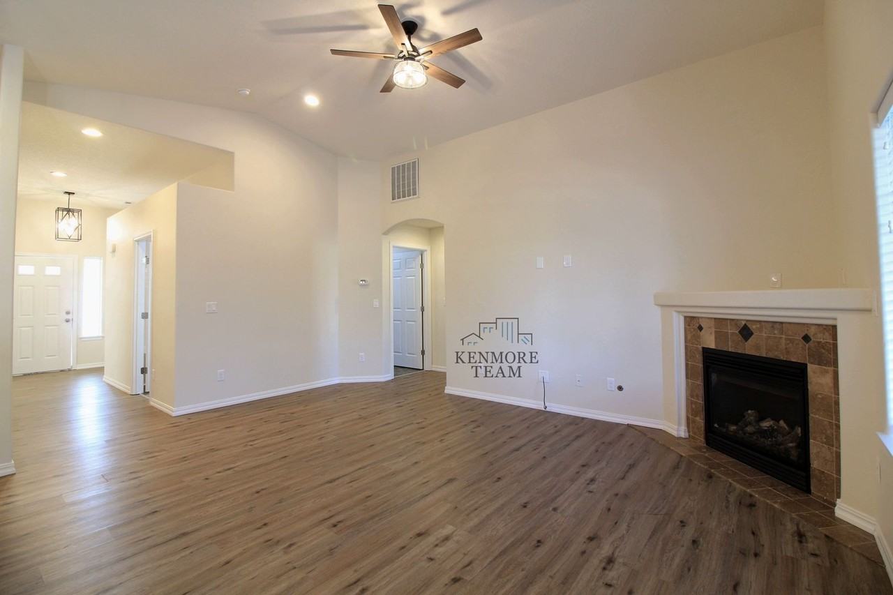 544 Lakerose Loop - Photo 5 of 11