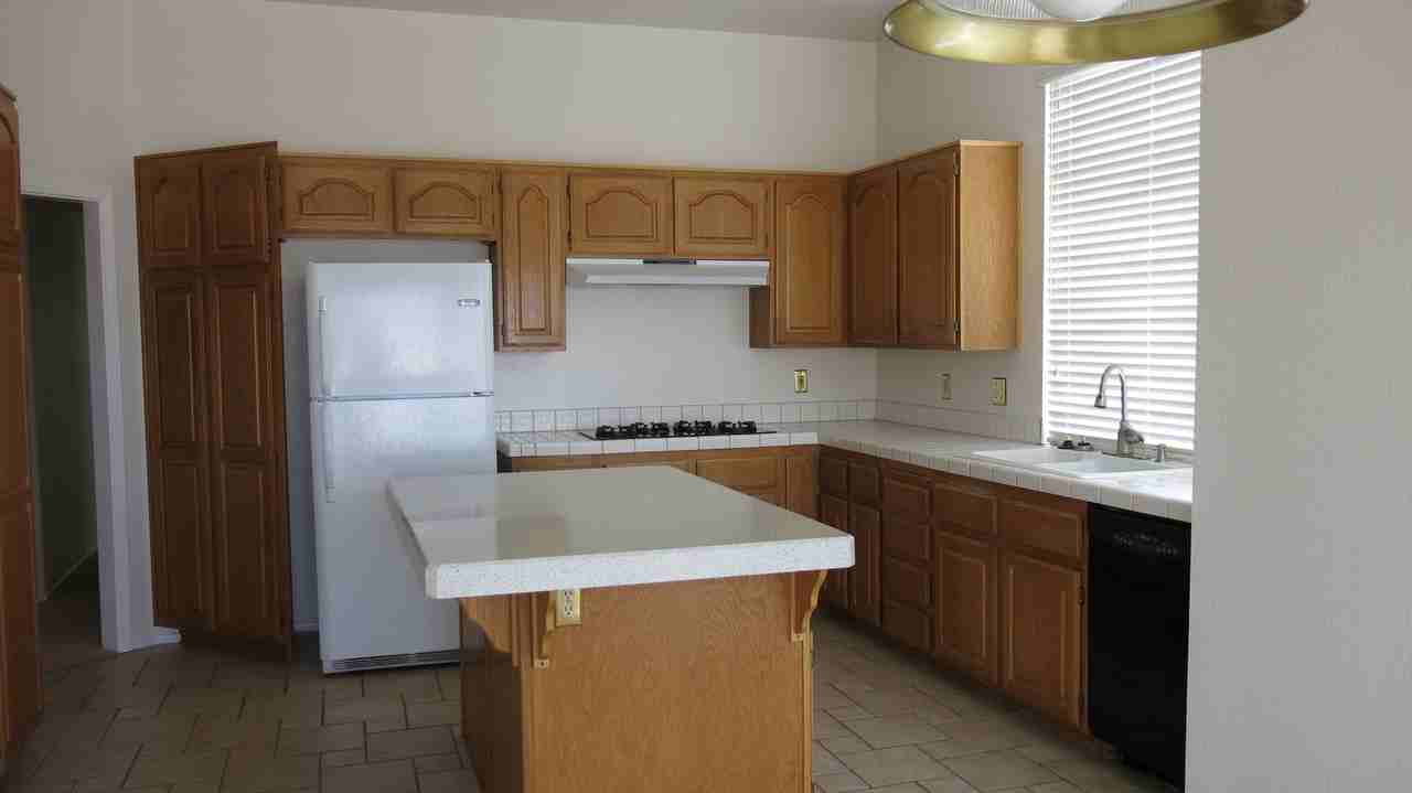 1650 Riviera Ct - Photo 3 of 25
