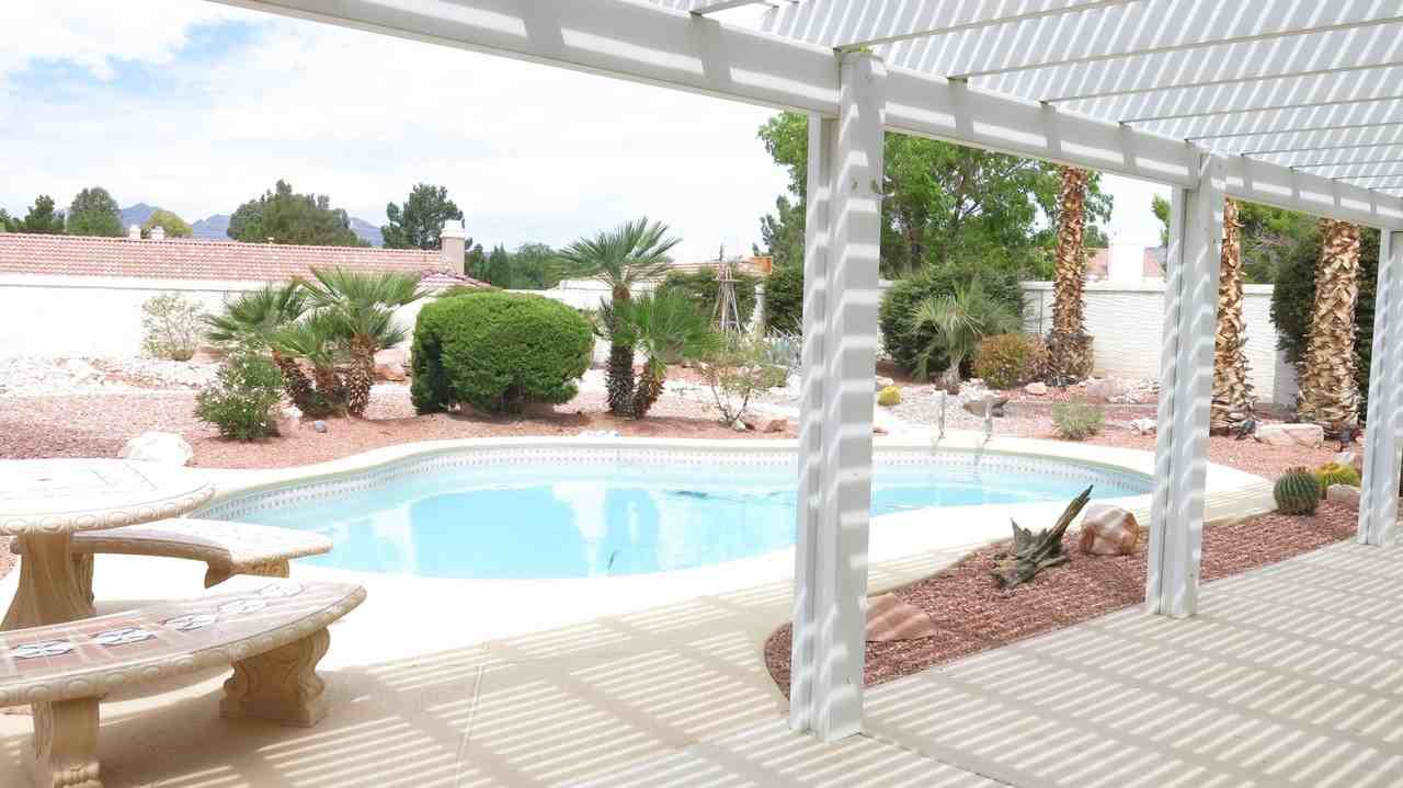 1650 Riviera Ct - Photo 2 of 20