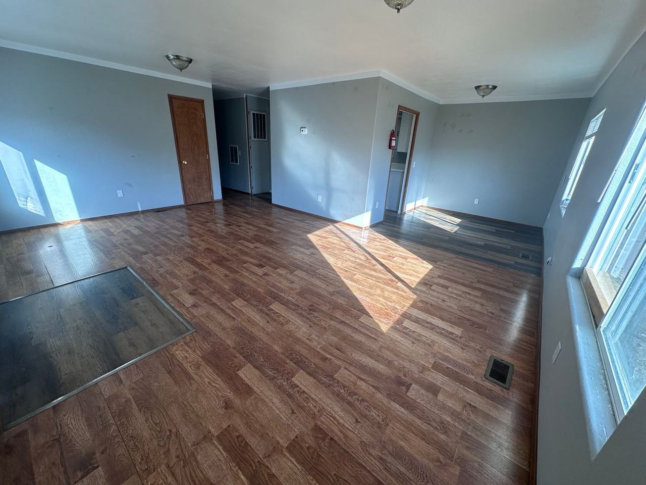 2615 Ne Lindell Ln - Photo 3 of 7
