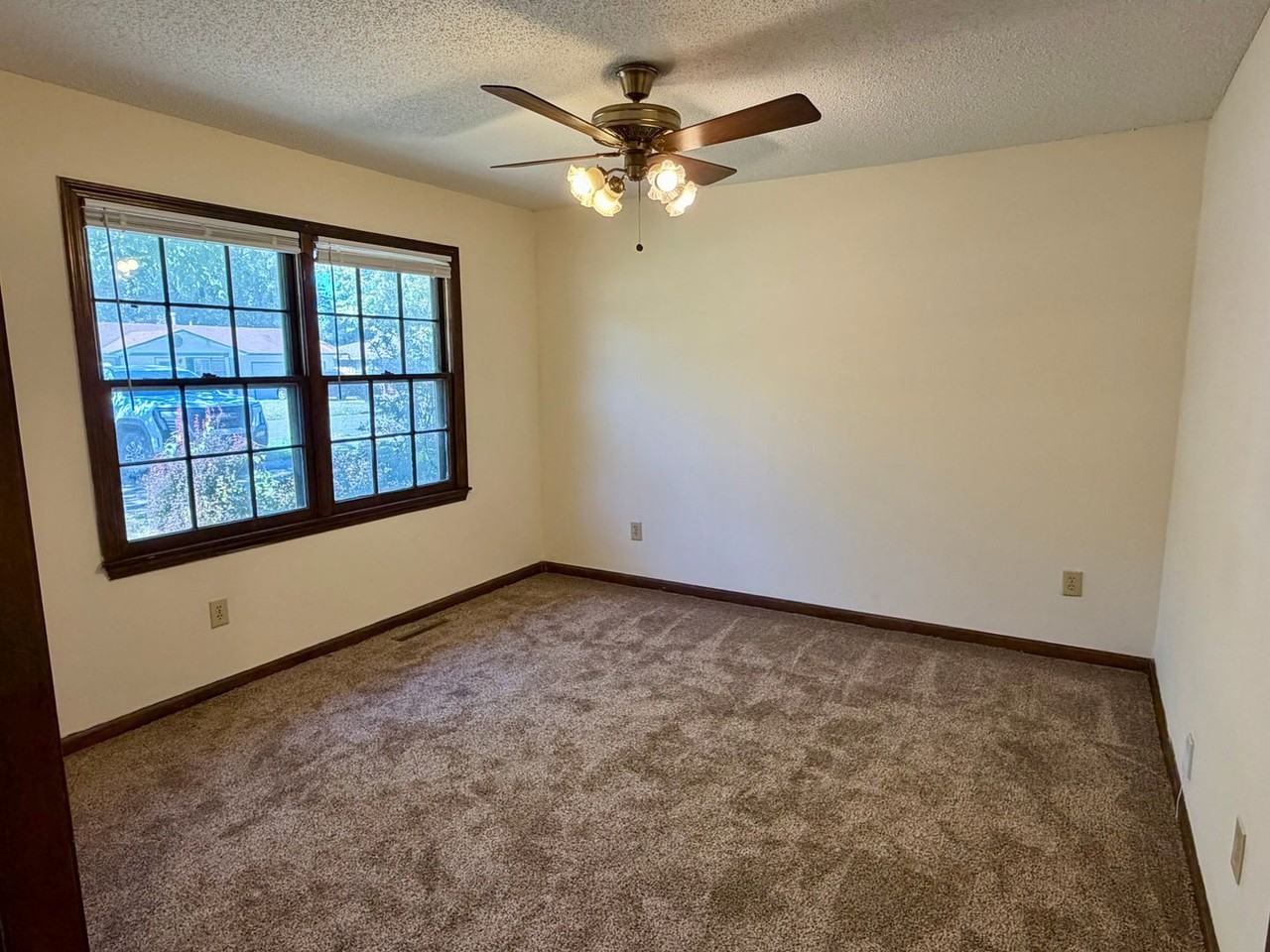 1104 S Paula Ave - Photo 2 of 17