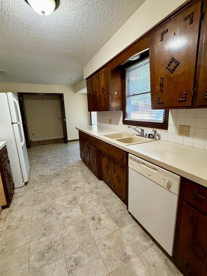 1104 S Paula Ave - Photo 5 of 17