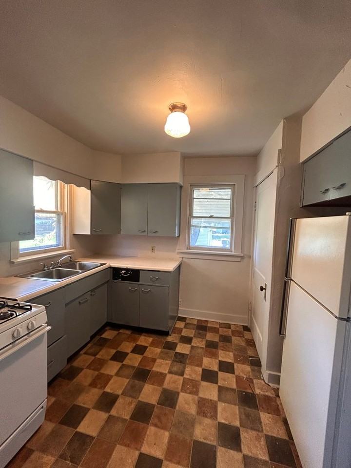 3324 Plaza Dr - Photo 3 of 6