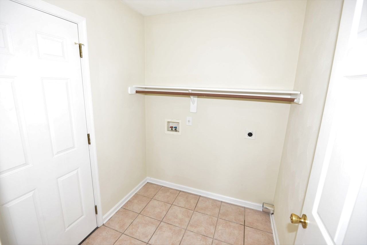 1701 Seaton Dr - Photo 2 of 21