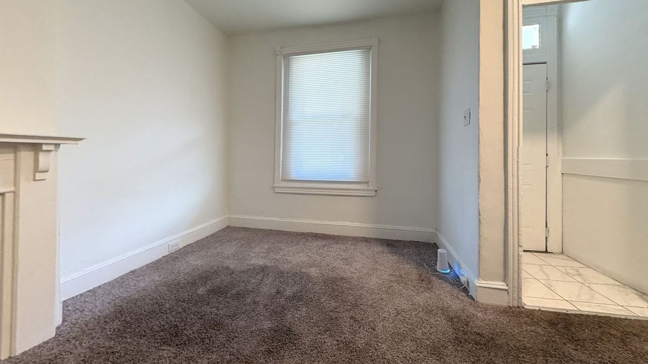 654 N Conestoga St - Photo 2 of 14