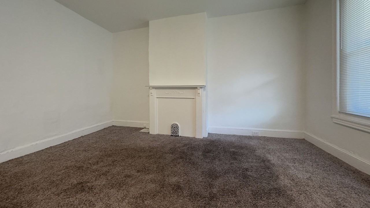 654 N Conestoga St - Photo 4 of 14