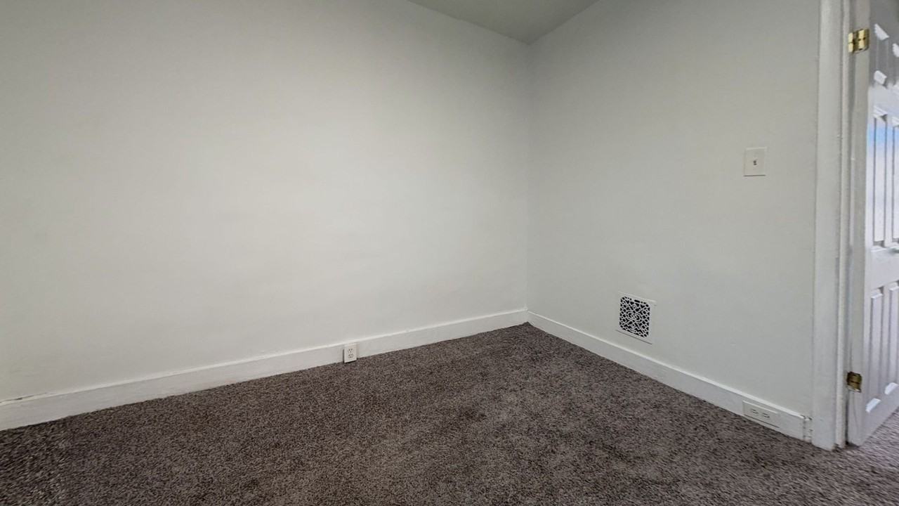 654 N Conestoga St - Photo 7 of 14