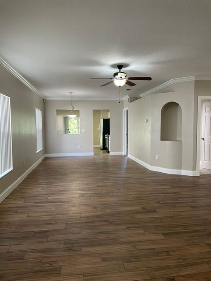 2413 Sagemont Dr - Photo 2 of 21