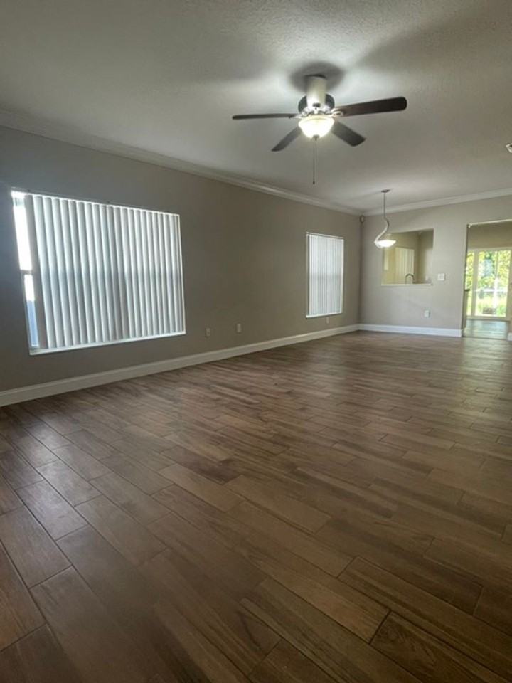 2413 Sagemont Dr - Photo 3 of 21