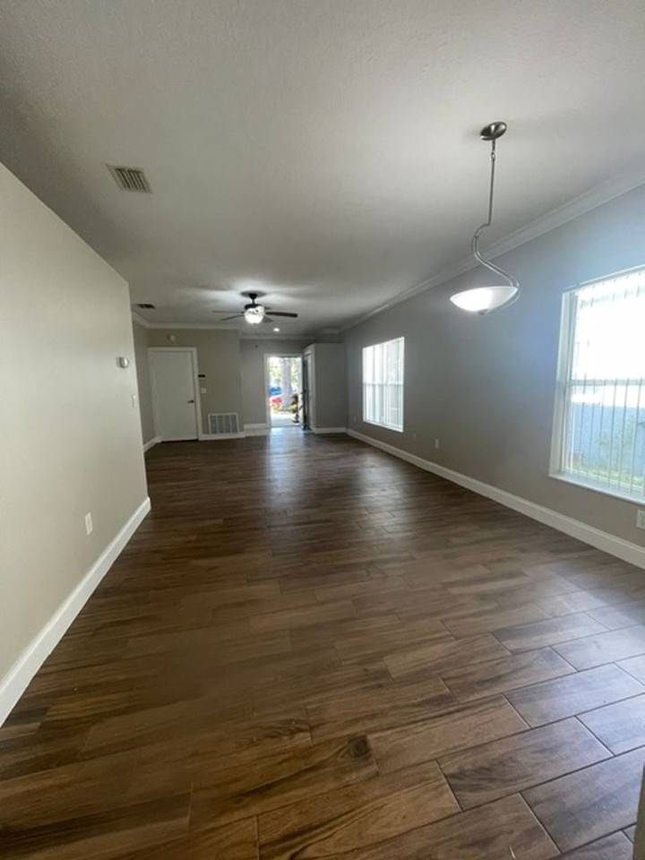 2413 Sagemont Dr - Photo 4 of 21