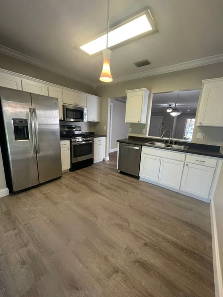 2413 Sagemont Dr - Photo 5 of 21