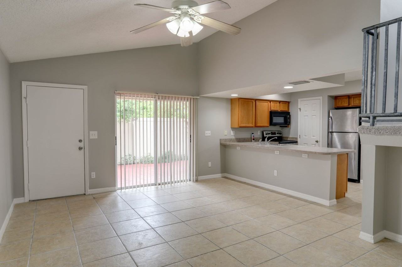 1818 Vicksburg Way #1818 - Photo 3 of 16