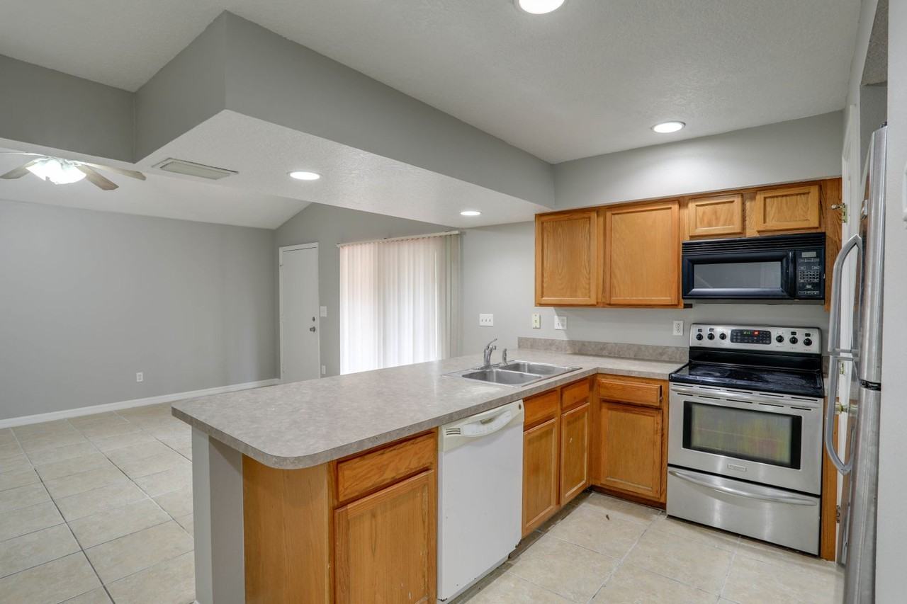 1818 Vicksburg Way #1818 - Photo 7 of 16