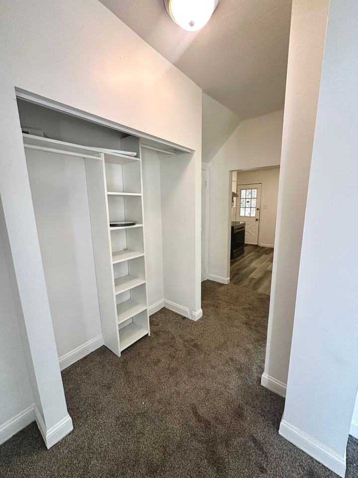 2343 S Braddock Ave - Photo 4 of 10