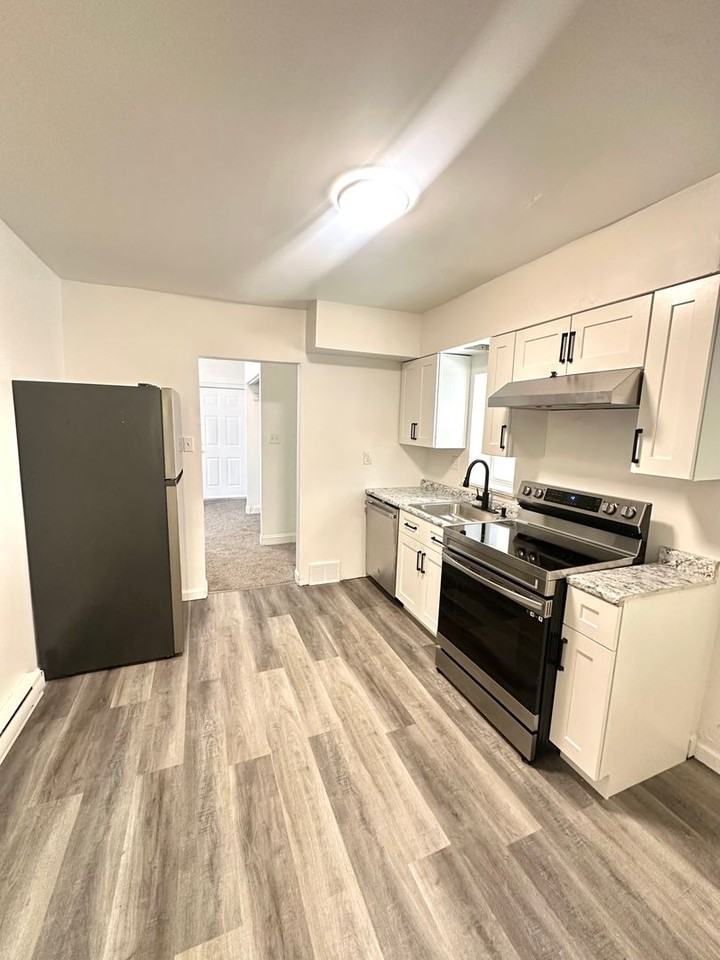 2343 S Braddock Ave - Photo 6 of 10