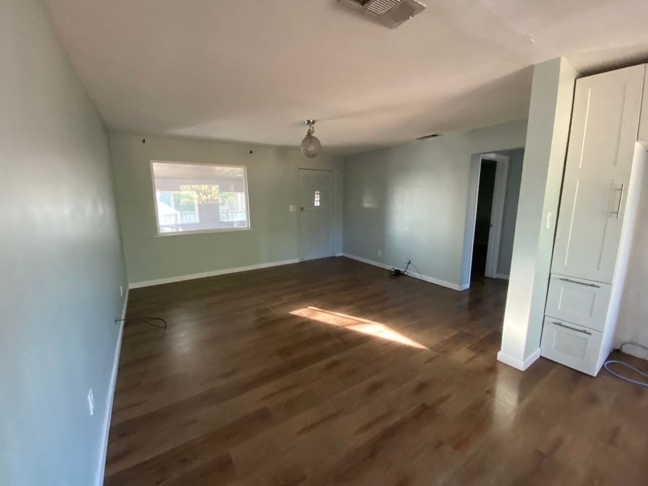 7468 Lander Ave - Photo 4 of 16