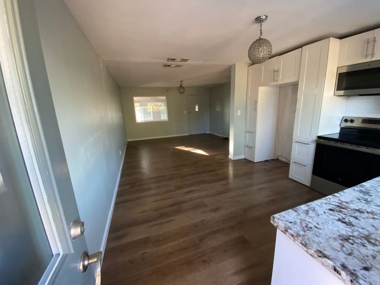 7468 Lander Ave - Photo 5 of 16