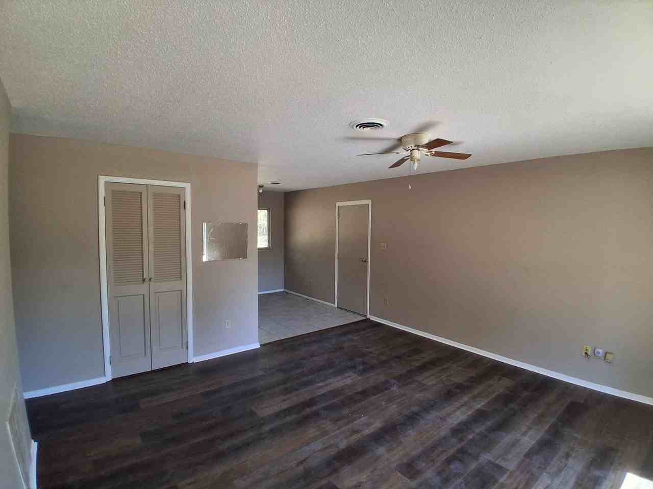 810 Short St - Photo 2 of 13